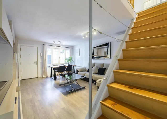 Sabadell Calle, Casa Familiar De 3 Dormitorios Con Terraza Junto Metro Fuencarral