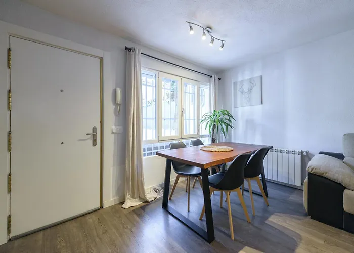 Sabadell Calle, Casa Familiar De 3 Dormitorios Con Terraza Junto Metro Fuencarral