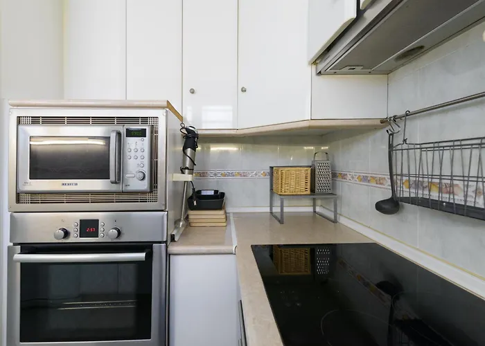 Sabadell Calle, Casa Familiar De 3 Dormitorios Con Terraza Junto Metro Fuencarral
